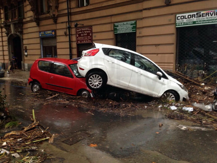 Alluvione Genova, l'assessore Paita si rivolge al Governo: "Aiutate la Liguria" Alluvione Genova, l'assessore Paita si rivolge al Governo: "Aiutate la Liguria"