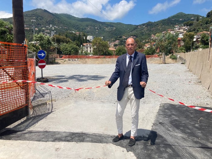 Alassio, inaugurato il parcheggio temporaneo di Via Gastaldi: 90 posti auto all'ingresso dall'Aurelia Bis