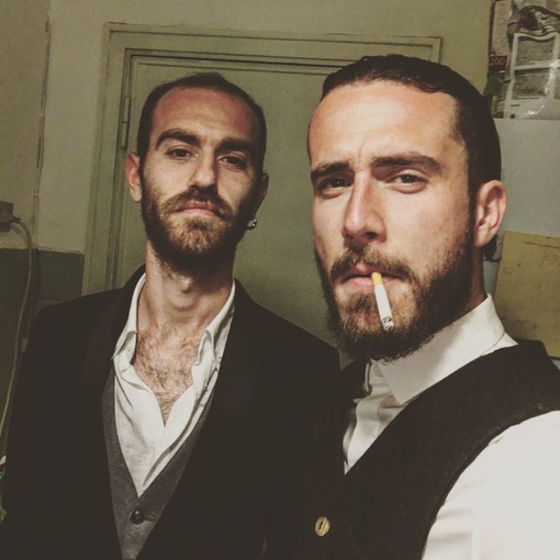 Nella fotogallery: i due protagonisti di "Invisibili" Andrea Walts (in primo piano) e Giacomo Bottoni in uno scatto "anni '20"; Andrea Walts in una foto di Gilles Rocca; la locandina di "Invisibili"