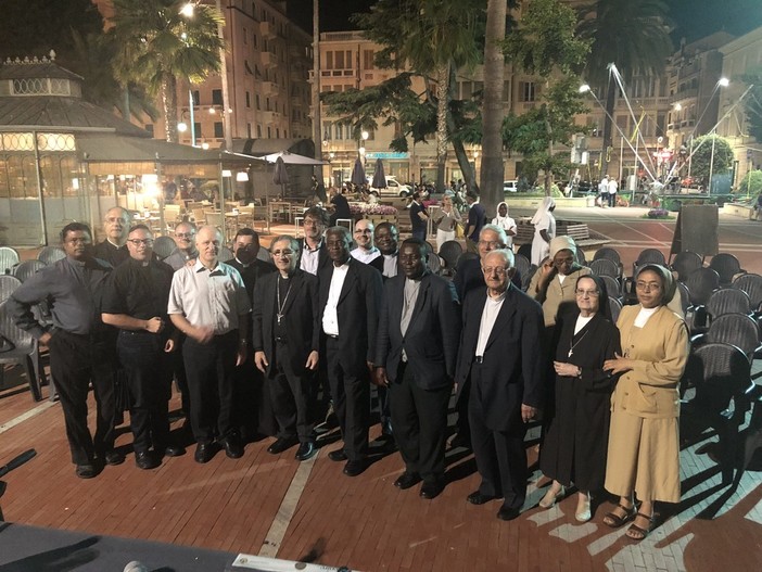 Albenga, il Cardinale Peter Turkson: "Testimoniare il Vangelo sui migranti" (FOTO)