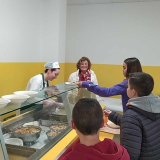 Scuole medie di Andora: arrivano la "mensa self service antispreco" e il menù multietnico
