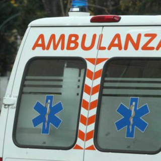 Savona, 70enne investita da un'auto in corso Vittorio Veneto: codice rosso al San Paolo