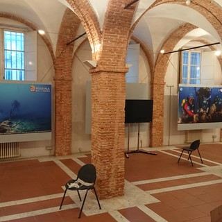 A Finalborgo la mostra "Periscano tutti i tiranni" diventa una "app"