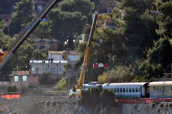 Deragliamento Andora: da martedì tornano a circolare i treni sulla linea ferroviaria Genova-Ventimiglia