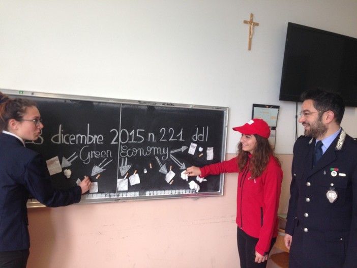 Alassio, ambiente: focus sulla legge L221 all'Istituto Alberghiero con il Comandante della Polizia Municipale