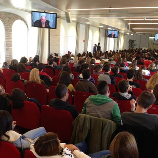 Sibilla stracolma per Ayala