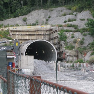 Cinque mesi di ritardo per stipendi degli operai del raddoppio ferroviario: lavoratori in sciopero