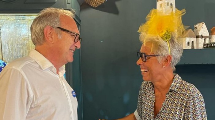 Savona, il candidato sindaco Aschei all'evento di Adriana Olivari in via Vacciuoli: "Importantissimo sostenere gli artisti locali e le loro iniziative"