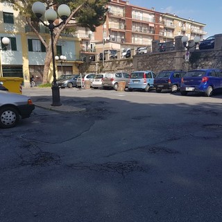 Albenga, rifacimento di piazza Matteotti: i parcheggi rimarranno liberi