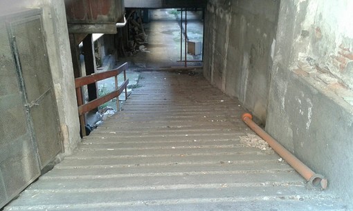 Case popolari di via Milano, mancano i cancelli anti-degrado promessi da ARTE: la protesta dei cittadini Case popolari di via Milano, mancano i cancelli anti-degrado promessi da ARTE: la protesta dei cittadini