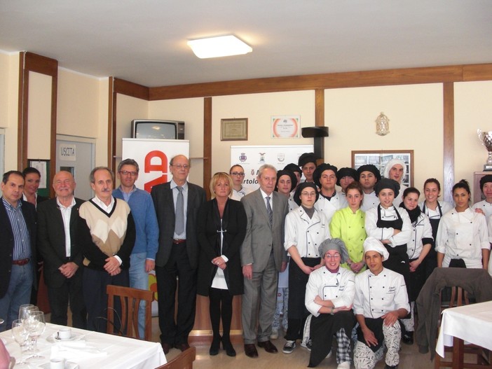 Gara culinaria tra nonni e nipoti ad Alassio Gara culinaria tra nonni e nipoti ad Alassio