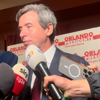 Andrea Orlando chiude la campagna elettorale al Politeama soldout: "Vogliamo vincere per impedire il terzo mandato di Toti"