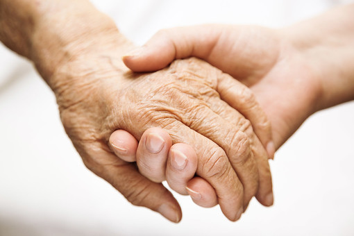 La Liguria è la regione più anziana d'Europa, Toti: “Con un riparto più equo, al sistema sanitario ligure 150 milioni in più”