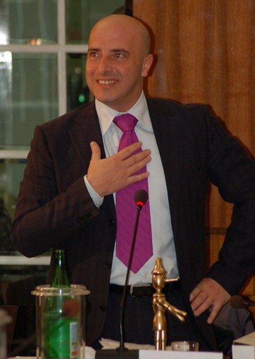 IX Memorial Marchiano: la gara al giro di boa, con la serata dedicata ai cocktail e alla solidarietà con ospite d’onore l’assessore Regionale Giovanni Berrino IX Memorial Marchiano: la gara al giro di boa, con la serata dedicata ai cocktail e alla solidarietà con ospite d’onore l’assessore Regionale Giovanni Berrino