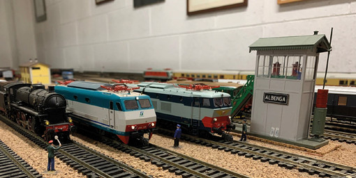 Plastici e diorami ferroviari in mostra con l’associazione Modellismo Albenga, il ricavato devoluto in beneficenza