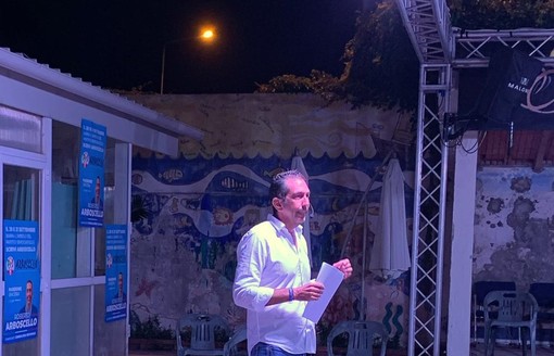 Roberto Arboscello conquista un folto pubblico all'SMS Marinella con le sue proposte per la Regione