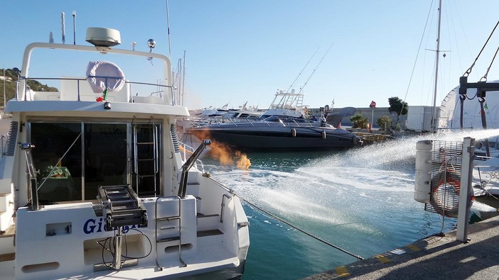 Esercitazione antincendio nel porto di Andora (FOTO)