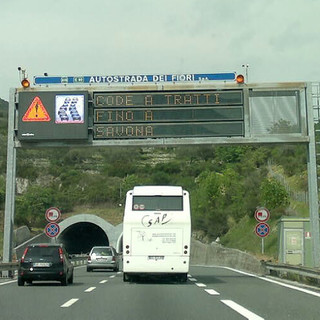 Tamponamento di macchine al  raccordo A10-A6