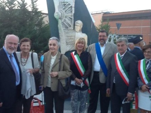 Le autorità presenti all'inaugurazione Le autorità presenti all'inaugurazione