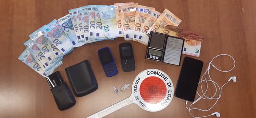 Loano, arresto pusher, operazione congiunta della “Bike Patrol” e dell’unità cinofila Loano, arresto pusher, operazione congiunta della “Bike Patrol” e dell’unità cinofila