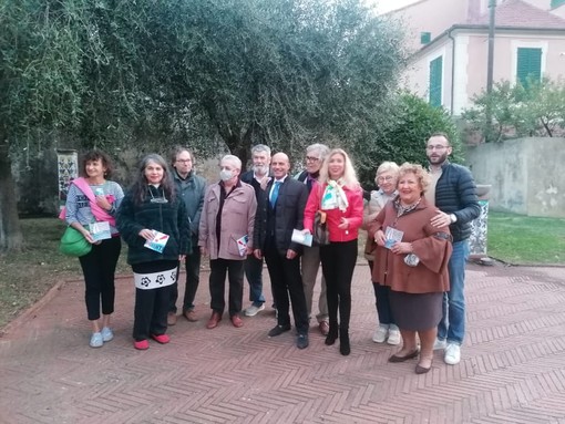 Albisola, spazio alle piastrelle in ceramica sulle ringhiere per abbellire le vie del paese Albisola, spazio alle piastrelle in ceramica sulle ringhiere per abbellire le vie del paese