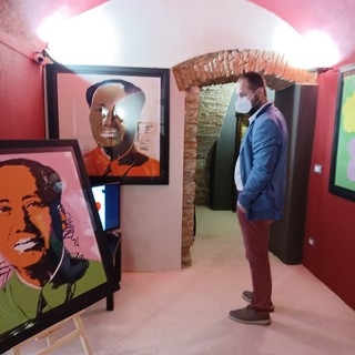 Albenga, gli studenti del liceo "Bruno" interpretano Andy Warhol