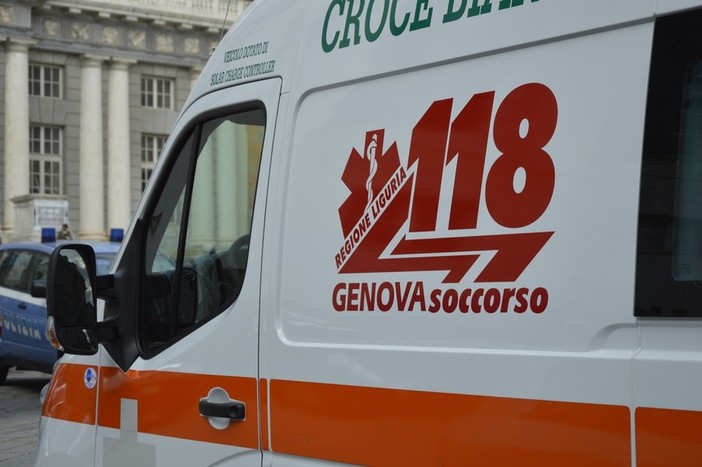 Incidente sul lavoro al porto di Genova. Ferito ad una mano è trasportato all'ospedale San Paolo di Savona Incidente sul lavoro al porto di Genova. Ferito ad una mano è trasportato all'ospedale San Paolo di Savona