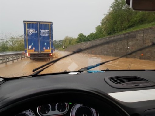 Autostrada A6 chiusa per allagamenti tra Mondovì e Niella Tanaro (FOTO)