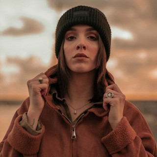 Arianna Manca si racconta nel suo nuovo singolo: &quot;Il mio mondo 'Tuttonero' in realtà racchiude mille colori&quot; (VIDEO)