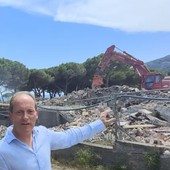 Andora dice addio all’ex Ariston, il sindaco Demichelis: "Lo scempio non c’è più" Andora dice addio all’ex Ariston, il sindaco Demichelis: "Lo scempio non c’è più"