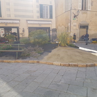 Albenga: un'aiuola di "Fior d'Albenga" per commemorare Rosy Guarnieri e Lucia Mulè