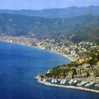 "Chi deve pulire la spiaggia libera vicino ai Bagni Savoia di Alassio": lettera aperta all'amministrazione di una turista