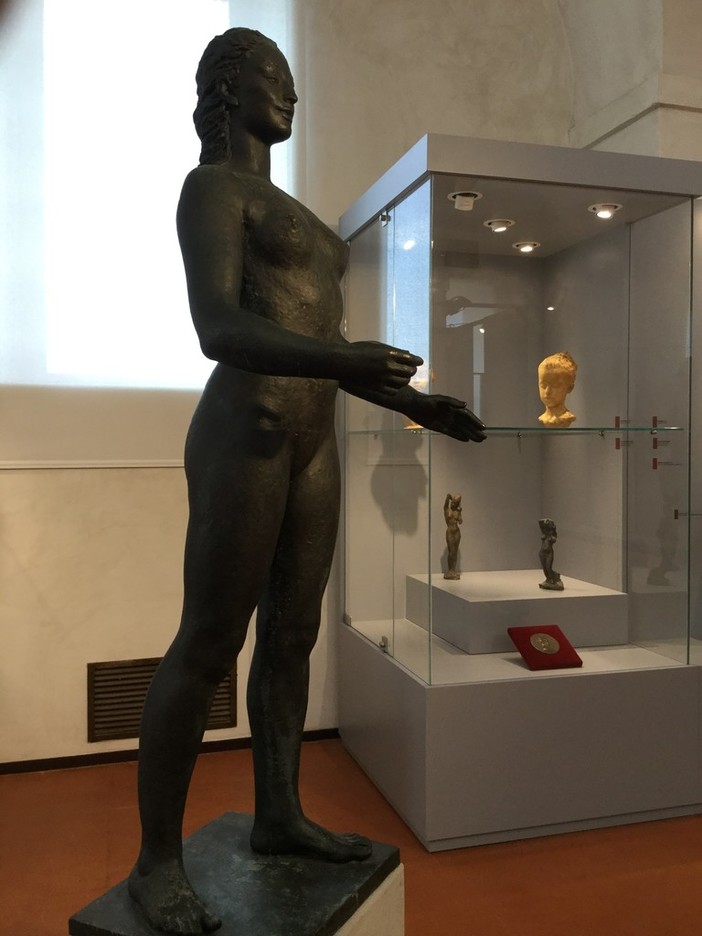 Il municipio di Savona cambia look, con un nuovo sportello e un'opera di Renata Cuneo Il municipio di Savona cambia look, con un nuovo sportello e un'opera di Renata Cuneo