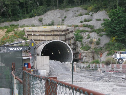 Blocco ai finanziamenti del raddoppio ferroviario Andora-Finale: il senatore Rossi presenta un'interrogazione