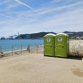 Nuovi bagni chimici sulle spiagge libere tra Albissola Marina e Vado Ligure di competenza dell'Autorità di Sistema Portuale