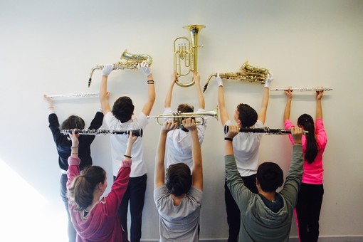 Donati 3000 alla Scuola di Sellano dagli amici della Onlus Nicola Ferrari Donati 3000 alla Scuola di Sellano dagli amici della Onlus Nicola Ferrari