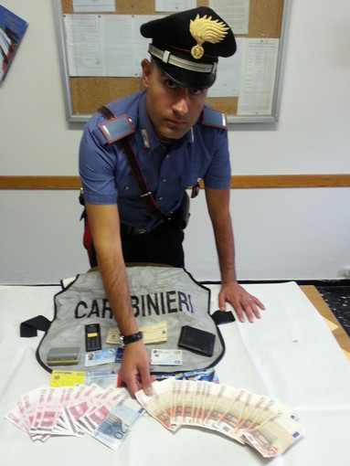 Pontinvrea, cerca di fare acquisti con banconote contraffatte: arrestato