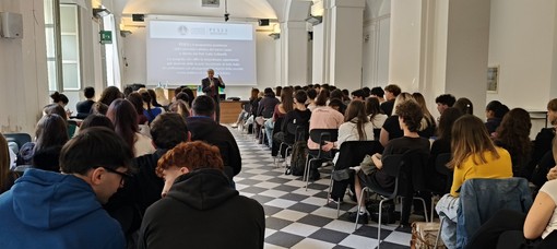 Balduzzi agli studenti dell’Istituto Boselli Alberti Mazzini Da Vinci: "La Costituzione è un regalo, dobbiamo esserne degni"