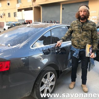 Aggressione da brividi a Palermo per Vittorio Brumotti e la troupe di "Striscia la Notizia" (FOTO ESCLUSIVE)