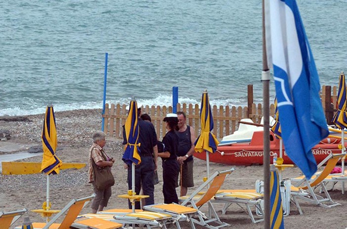 Malore in spiaggia a Borghetto Santo Spirito, per un uomo vani i soccorsi Malore in spiaggia a Borghetto Santo Spirito, per un uomo vani i soccorsi