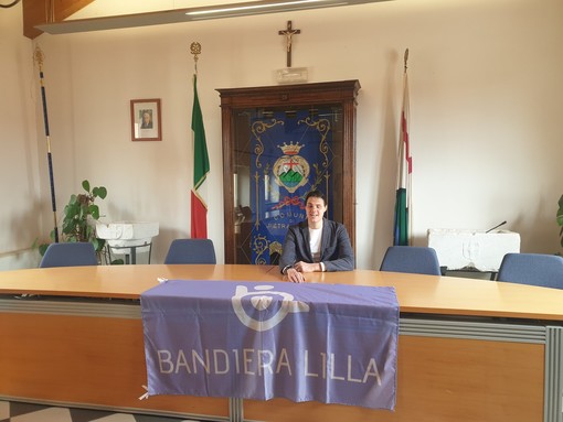 Pietra, la "Bandiera Lilla" a Sebastiano Gravina, il bomber della Nazionale che spopola sul web con "Videociecato": "Il miglior alfiere per il nostro comune" Pietra, la "Bandiera Lilla" a Sebastiano Gravina, il bomber della Nazionale che spopola sul web con "Videociecato": "Il miglior alfiere per il nostro comune"