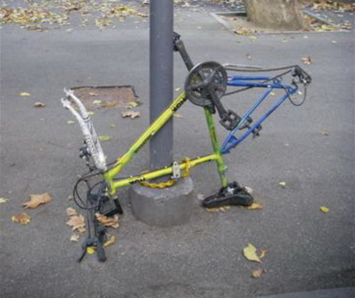 Noli dichiara guerra alle due ruote abbandonate