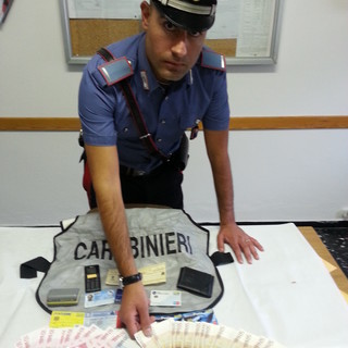 Pontinvrea, cerca di fare acquisti con banconote contraffatte: arrestato
