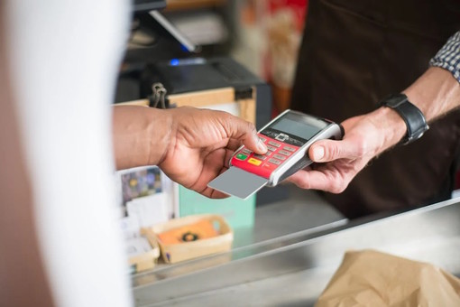 Bancomat e Pos in tilt: pagamenti nel caos per clienti ed esercenti nei giorni del Black Friday Bancomat e Pos in tilt: pagamenti nel caos per clienti ed esercenti nei giorni del Black Friday