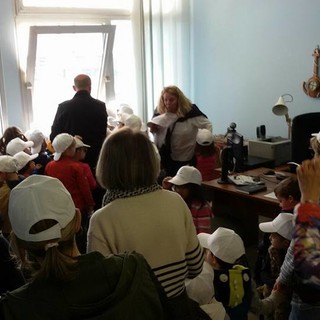 Alassio i bimbi del nido agli uffici del Circolo Nautico al Mare