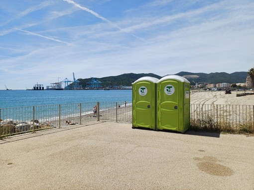 Nuovi bagni chimici sulle spiagge libere tra Albissola Marina e Vado Ligure di competenza dell'Autorità di Sistema Portuale Nuovi bagni chimici sulle spiagge libere tra Albissola Marina e Vado Ligure di competenza dell'Autorità di Sistema Portuale
