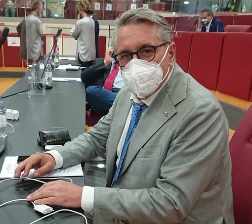 Regione Liguria, abbigliamento registra calo incassi oltre il 50%, approvato odg per il sostegno al settore Regione Liguria, abbigliamento registra calo incassi oltre il 50%, approvato odg per il sostegno al settore