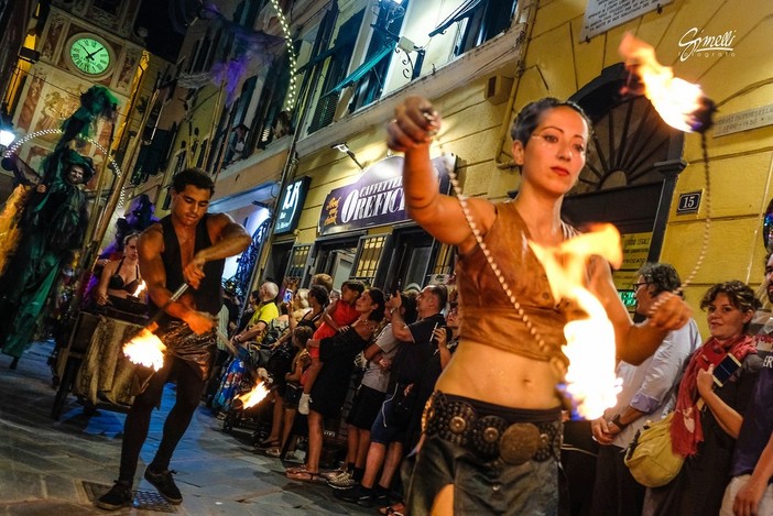 Migliaia di persone a Loano per la tradizionale “Festa delle Basüe” (FOTO) Migliaia di persone a Loano per la tradizionale “Festa delle Basüe” (FOTO)