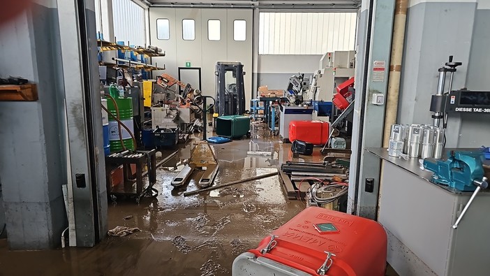 Un imprenditore cairese: "Le nostre macchine a controllo numerico sono finite sott’acqua. La conta dei danni è ingente" Un imprenditore cairese: "Le nostre macchine a controllo numerico sono finite sott’acqua. La conta dei danni è ingente"