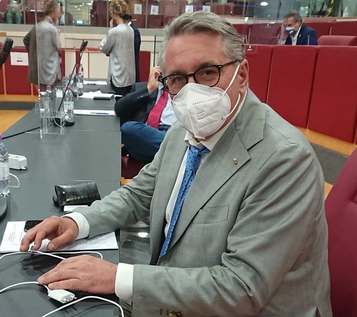Regione Liguria, abbigliamento registra calo incassi oltre il 50%, approvato odg per il sostegno al settore